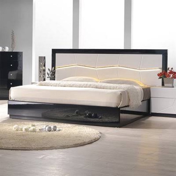 J&M Furniture Turnin Platform Bed - Picture 1 of 1